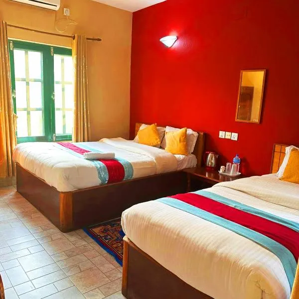 Horizon Home - Sauraha's Premier Hospitality: Where Every Stay Tells a Tale，位于Debichaur的酒店