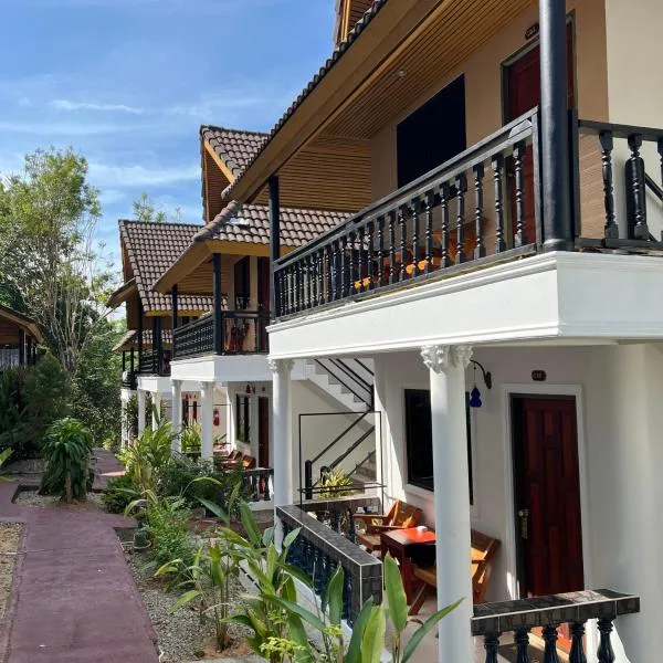 Kata Villa Merit Hill Bungalows，位于卡伦海滩的酒店