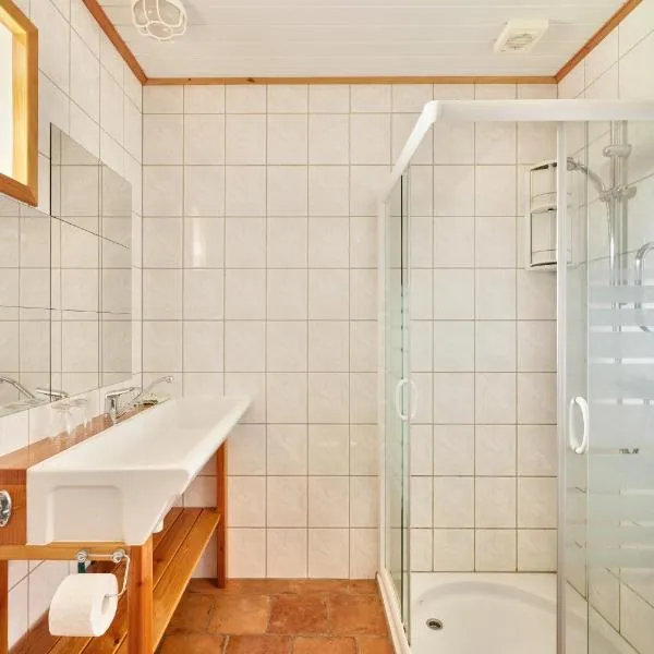 La Colonie St Joseph - Gîtes de charme pour 9，位于Labastide-Savès的酒店