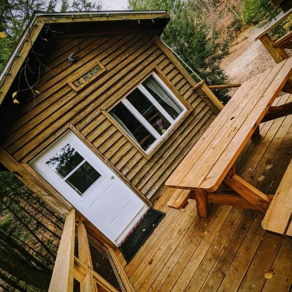 Chalets Aux Berges du Lac Castor，位于Saint-Paulin的酒店