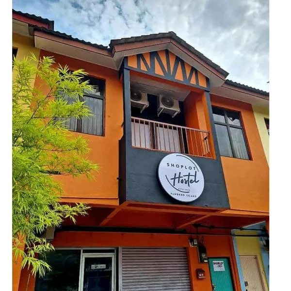 ShopLot Hostel Pangkor，位于卡庞帕斯班伽克的酒店