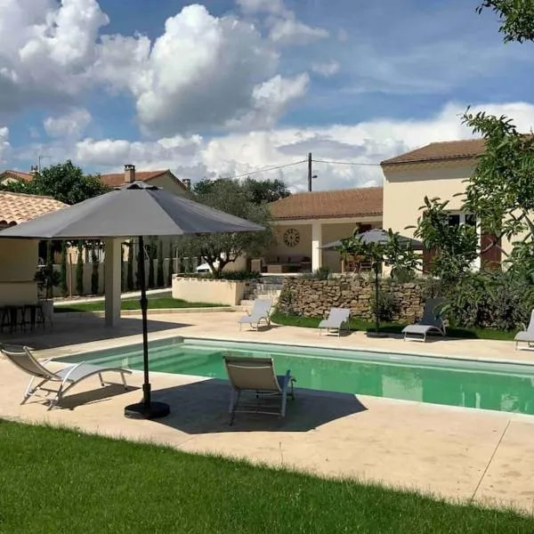 Maison Provençale avec piscine，位于塞里尼昂-迪孔塔的酒店