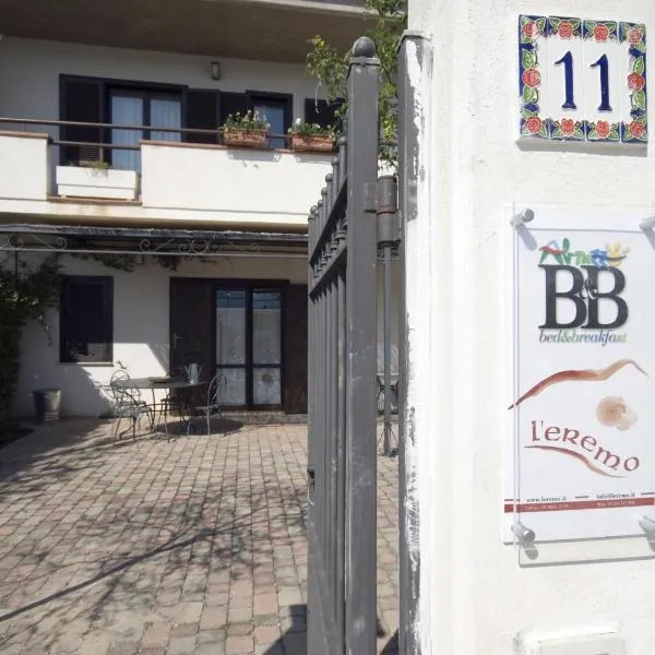 B&B L' Eremo，位于苏尔莫纳的酒店