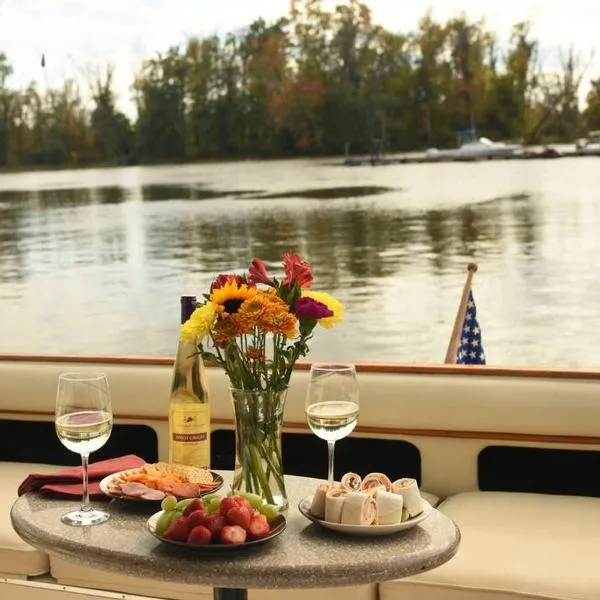 Charming Yacht on Catskill Creek，位于卡茨基尔的酒店