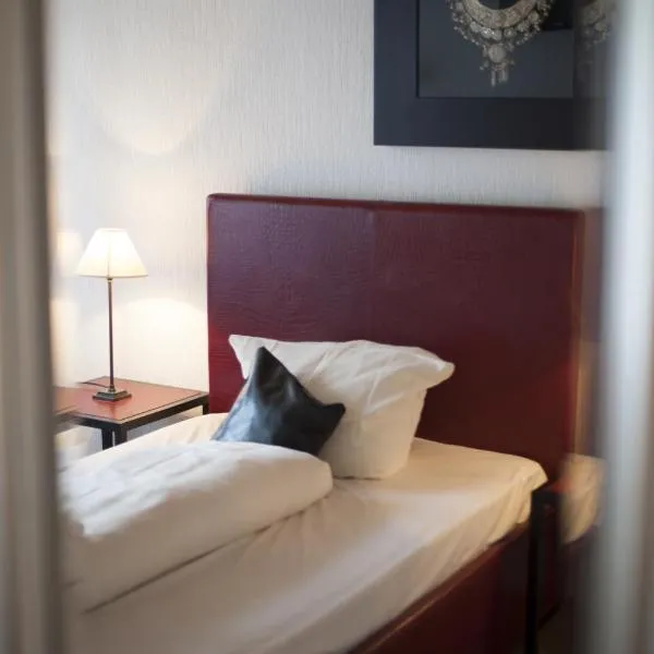 Hotel am Park - Krefeld - Düsseldorf - kühle Zimmer,位于维利希的酒店