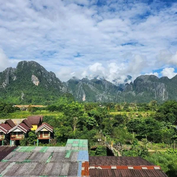 Vang Vieng Sky Mountain View Hotel，位于万荣的酒店