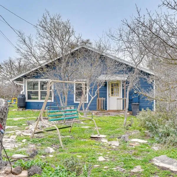 Cozy Kerrville Guest Cottage Near Guadalupe River!，位于克尔维尔的酒店