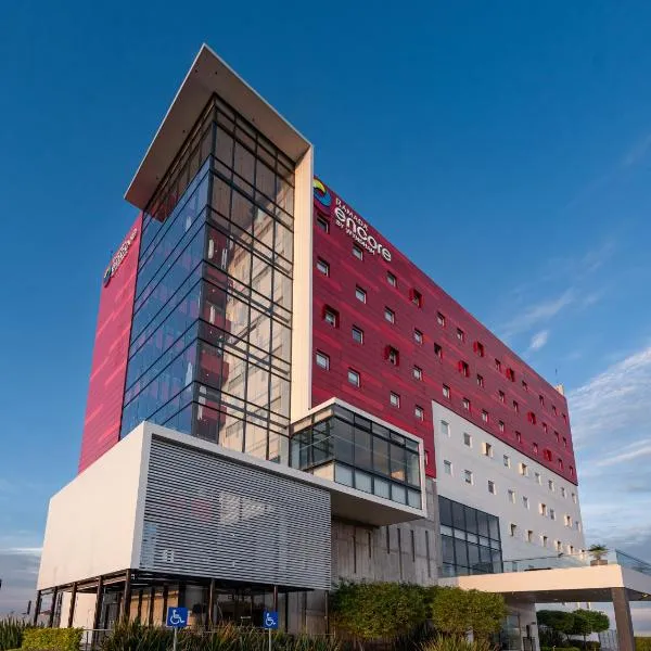 Ramada Encore by Wyndham Aguascalientes，位于El Puente的酒店