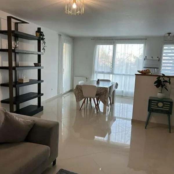 Appartement 10 mn de Paris et 5 mn du terminus Paris-Bauvais，位于圣但尼的酒店