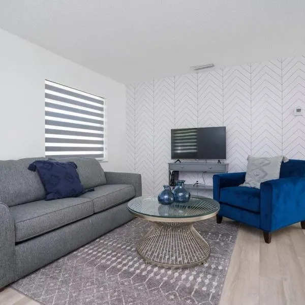 Blue Door Duplex Renovated Parking and Designed，位于卡特勒湾的酒店