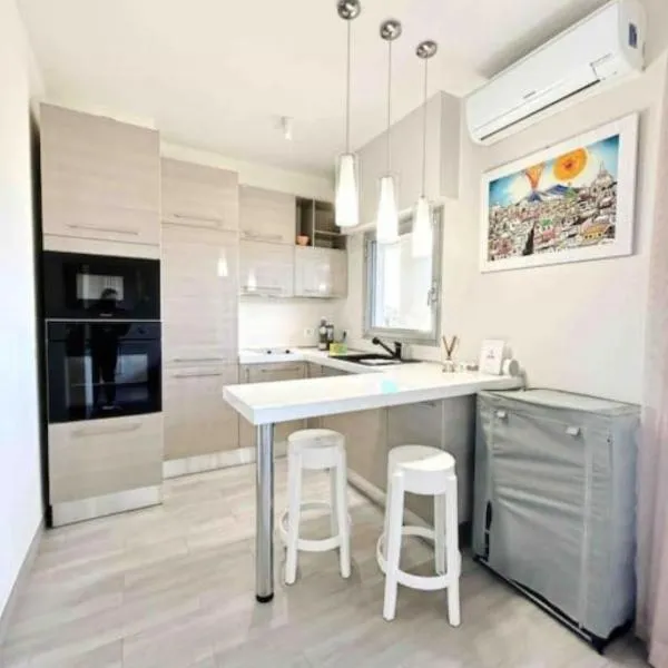 Il Gioiello : Apt 2 pers, Clim, Piscine, Parking，位于昂蒂布的酒店