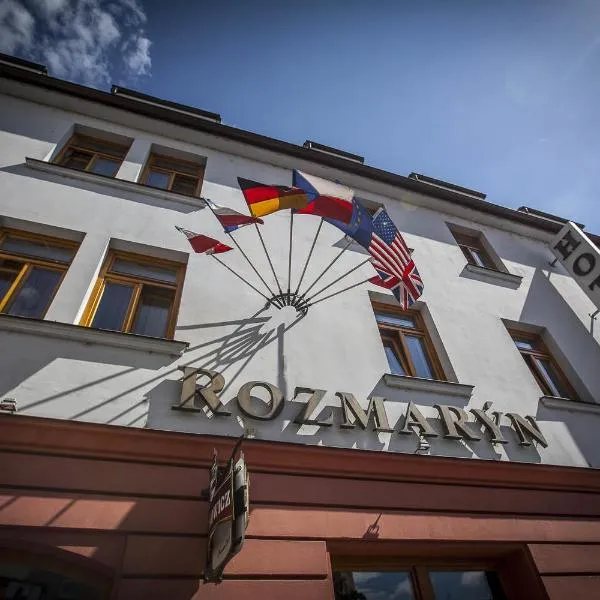 Rozmaryn Hotel B&B，位于Řevničov的酒店