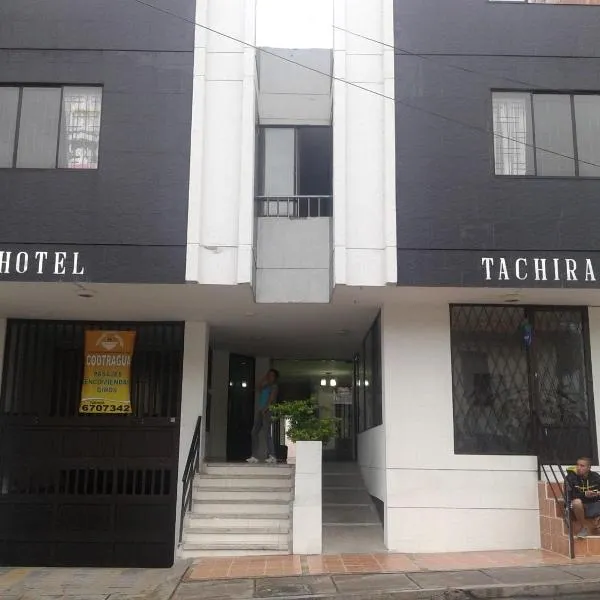 塔奇拉斯酒店，位于Charta的酒店