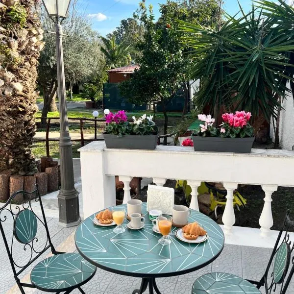 VesuvioSerenity- B&B with Breakfast & Free Parking，位于埃尔科拉诺的酒店