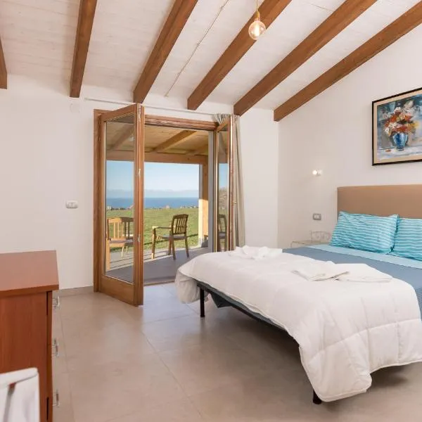 NEW SUITES SEA VIEW SARDINIA, Castelsardo，位于卡斯特尔萨多的酒店