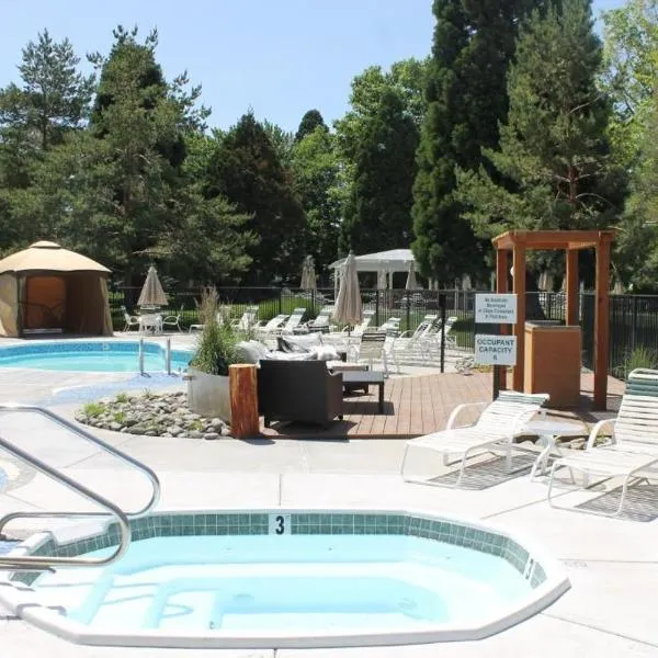 Thunderbird Resort Club，位于里诺的酒店