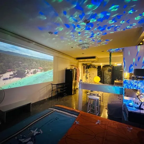 Beach Seaview Jomtien-tub, projector, high speed Wi-Fi，位于乔木提恩海滩的酒店