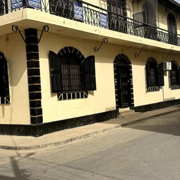 Renovated Gem on the island，位于圣路易斯的酒店