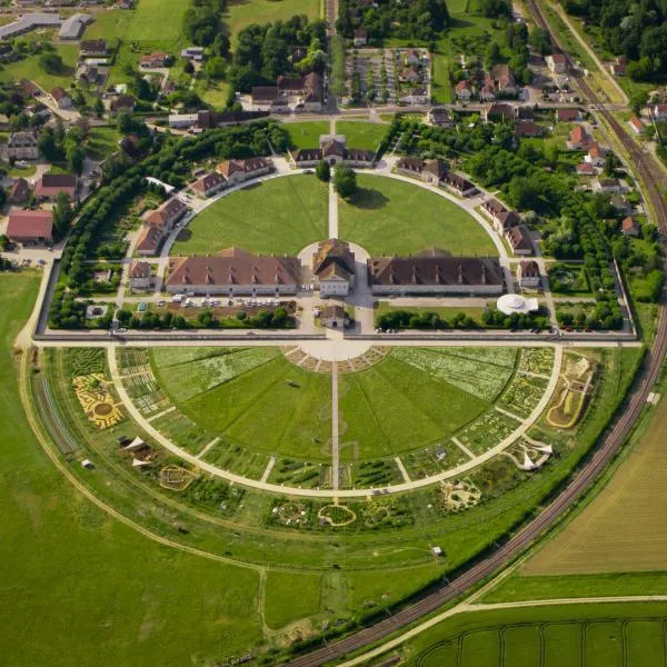 萨林皇家旅馆，位于La Chapelle-sur-Furieuse的酒店