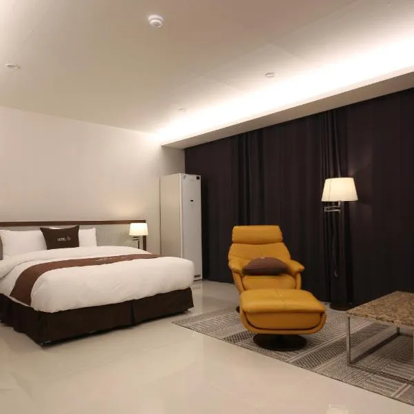 Hotel J's，位于龟尾的酒店
