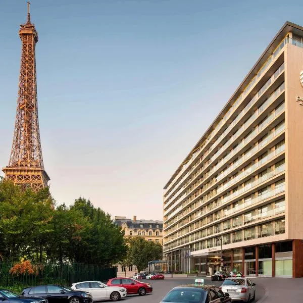铂尔曼度假巴黎埃菲尔铁塔酒店，位于拉普莱纳-圣德尼的酒店