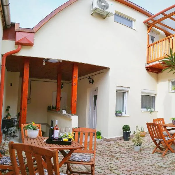 Várfal apartman，位于埃格尔的酒店