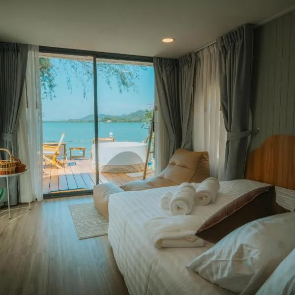 Sea Sand See Sky Beach Front Resort，位于Ban Bang Rong的酒店