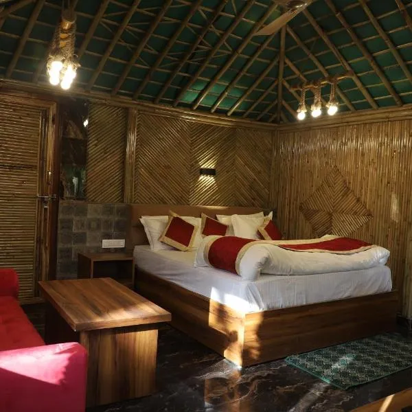 nature huts，位于比姆塔尔的酒店