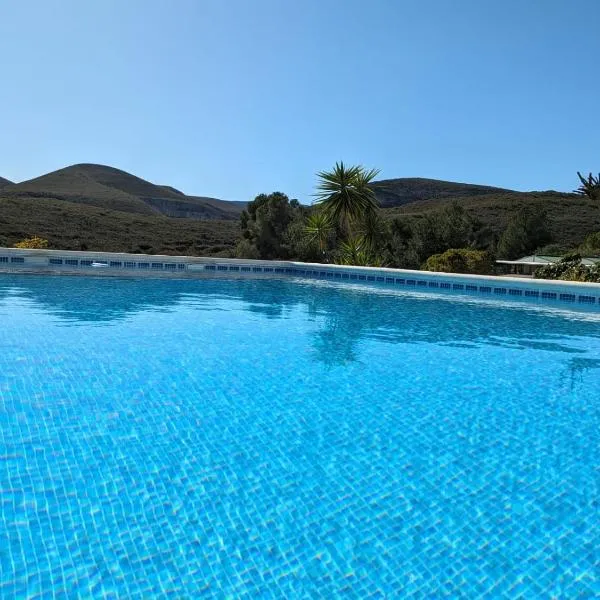 Buen Estar, piscina, barbacoa, jacuzzi en Valencia，位于Macastre的酒店