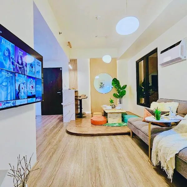 Cebu City SPACIOUS 1BR Condo HighView IT Park with POOL and NETFLIX，位于宿务的酒店