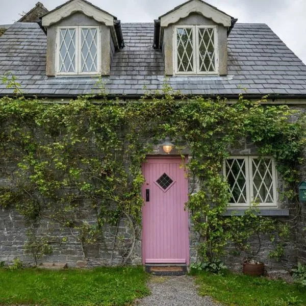 The Rose Cottage，位于Kells的酒店