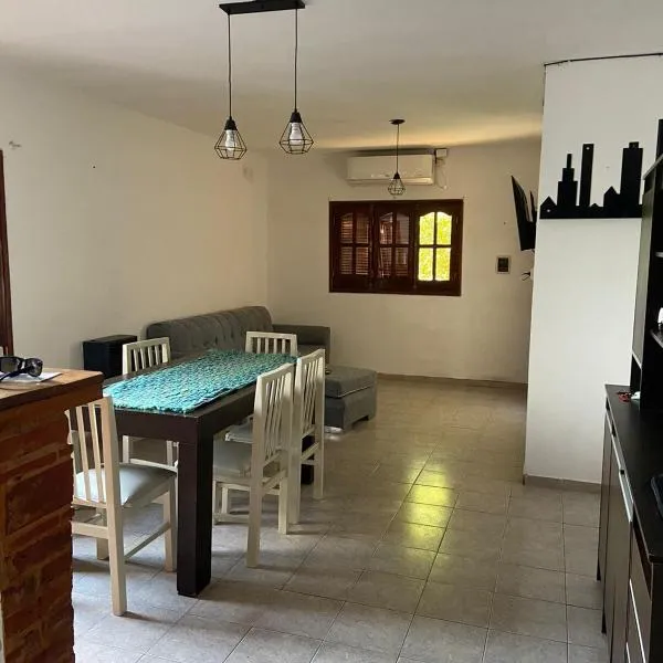 Cómodo departamento en Colón (B) con parrilla，位于布宜诺斯艾利斯省科隆的酒店