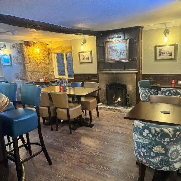 Crown Hotel Cotswold，位于Weston Subedge的酒店