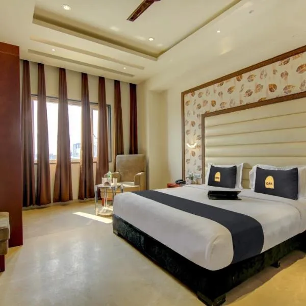 C Pearls Banquet &Hotels，位于Bahādurgarh的酒店