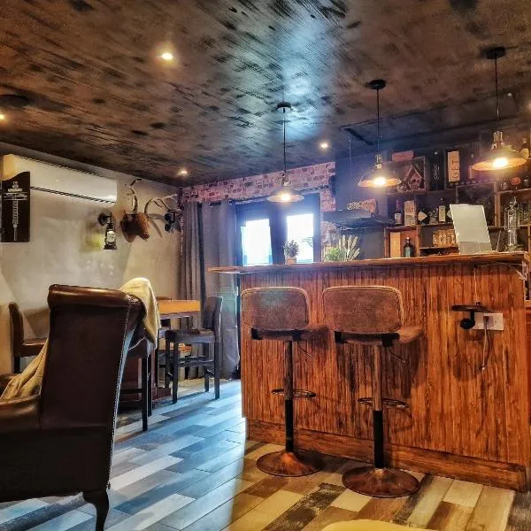 The Pub - Unique & Authentic Experience - Free Parking!, 5 minutes from Airbus and The Mall Cribbs，位于布里斯托的酒店