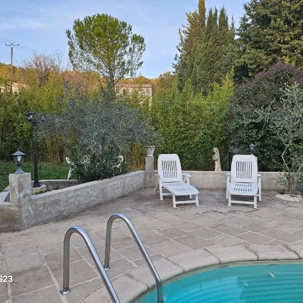 Guest house calme avec accès jardin et piscine，位于弗莱约斯克的酒店