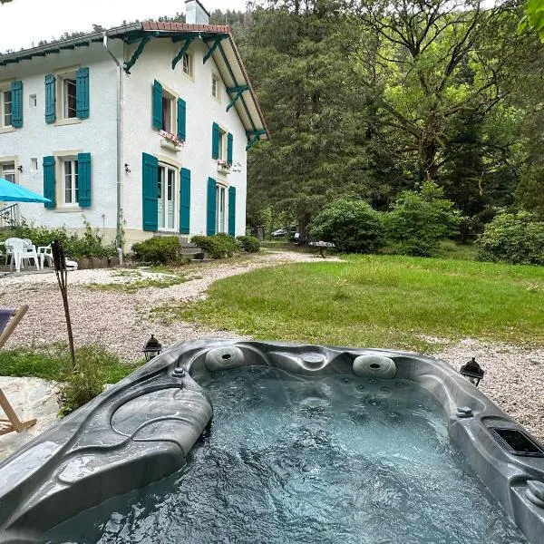 Maison chaleureuse avec cheminée bord de rivière，位于热拉梅的酒店