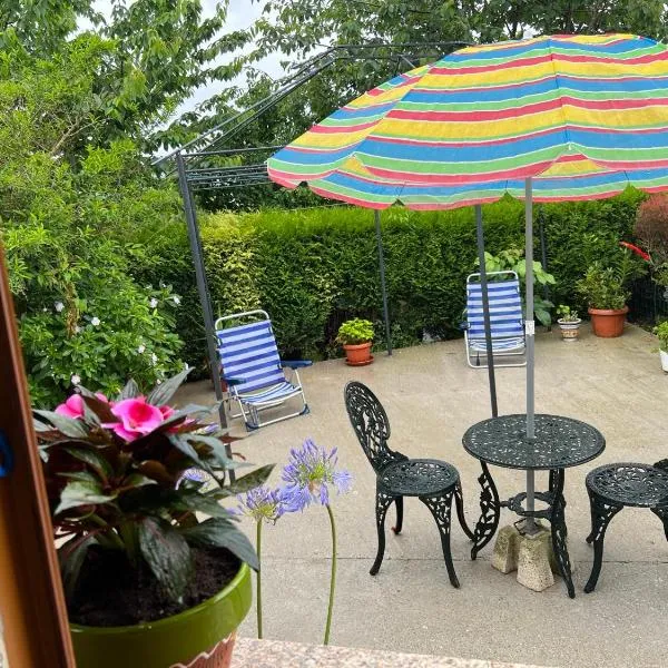 Apartamento de Pascualin con jardin privado en Ortigueira，位于拉科鲁尼亚的酒店