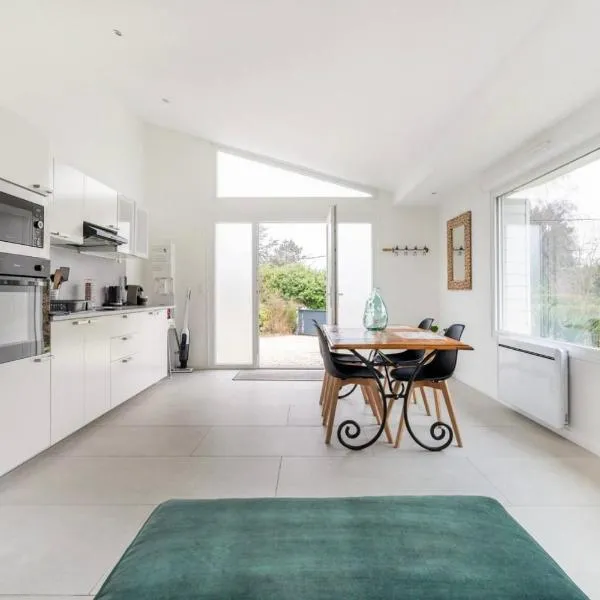 Villa entourée de verdure avec parking privé，位于阿吕安的酒店