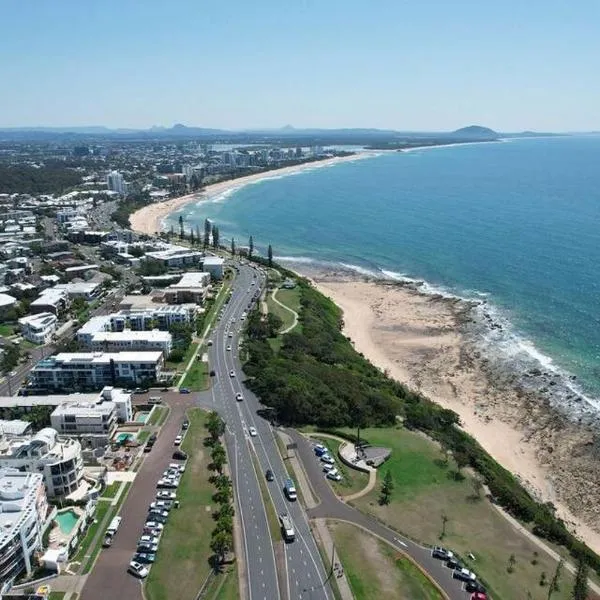 Ocean Waves Alexandra Headland，位于亚历山德拉岬角的酒店