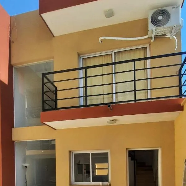 Casa Duplex AMOBLADO en San Salvador de Jujuy Barrio Las Marias，位于圣萨尔瓦多德朱的酒店