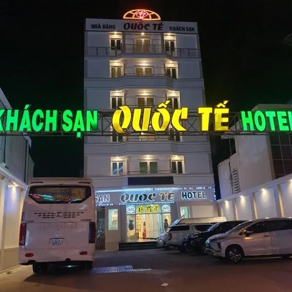 khách sạn Quốc Tế，位于Ấp Rạch Bần的酒店