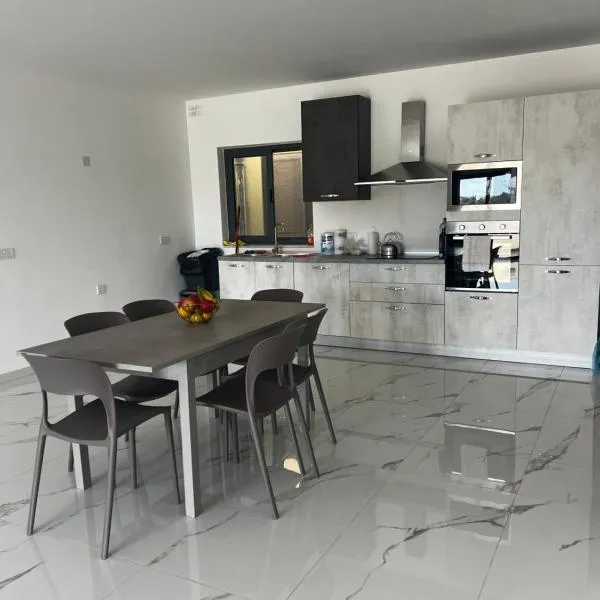 Luqa 3 bedroom penthouse T，位于卢加的酒店