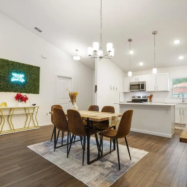 Coastal Vibes & Family Fun-Spacious 3BR, Kidz Zone, Desirable Neighborhood，位于棕榈海岸的酒店