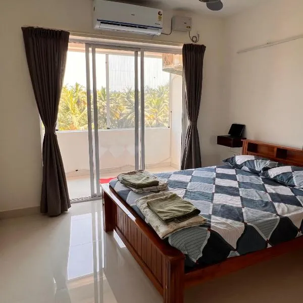 Nirvana Stay, Spacious Fully furnished 2bhk apartment in Mangalore, Full AC，位于门格洛尔的酒店