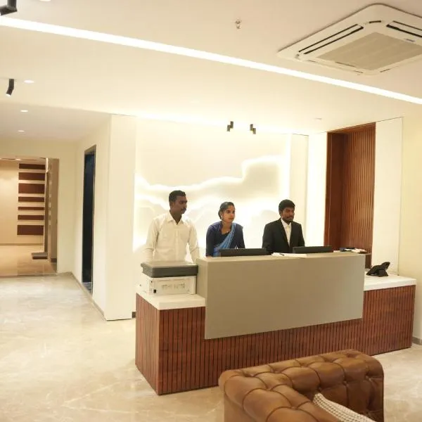 Hotel New Blue Earth，位于Srīkākulam的酒店