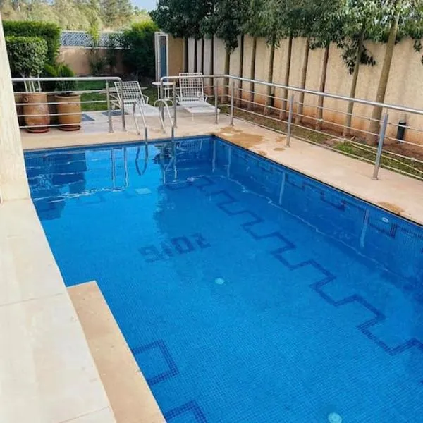 Villa moderne, piscine privée, 5 minutes du centre，位于Bellouk的酒店