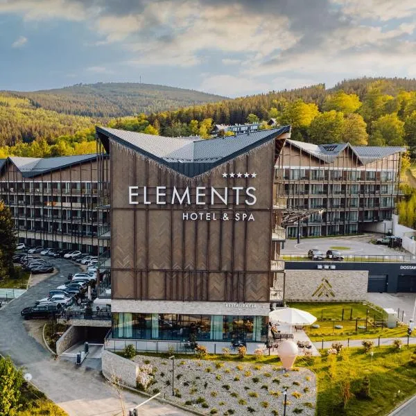 Elements Hotel&Spa，位于Rebiszów的酒店