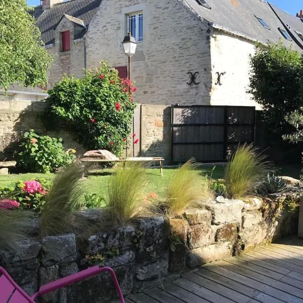 Maison de charme, jardin clos sud, terrasse, 2 minutes plages, au cœur du village de Piriac, 4 chambres 2 SDB.，位于滨海皮里亚克的酒店