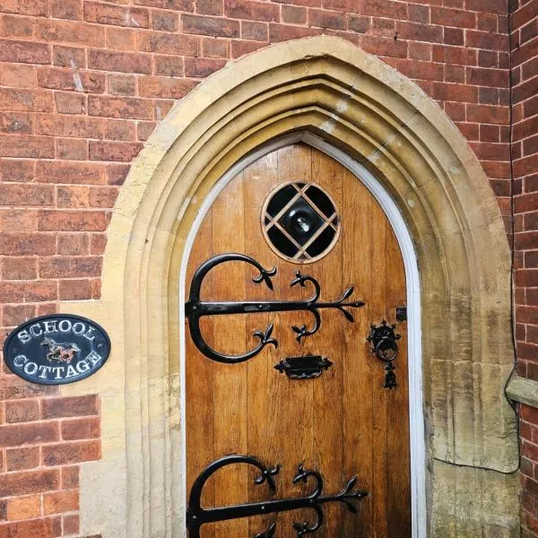 Grade 2 listed School Cottage in York.，位于纳尔斯伯勒的酒店